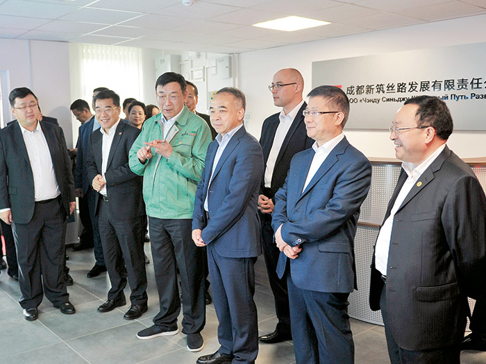  2018.8.29四川省委常委、成都市委書記范銳平視察新筑股份“中白工業(yè)園”項(xiàng)目投產(chǎn)運(yùn)營(yíng)儀式